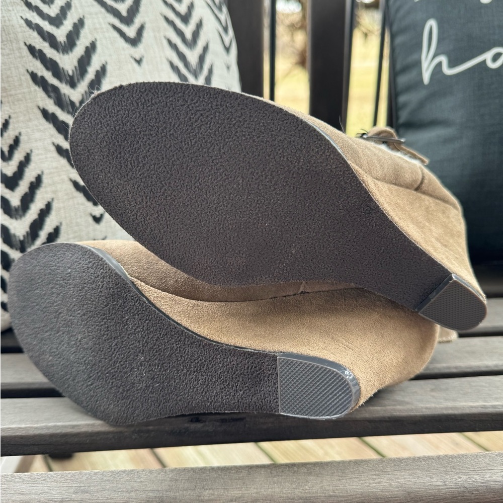 Steve Madden “Alpine” Wedge Boot - Picture 5 of 7